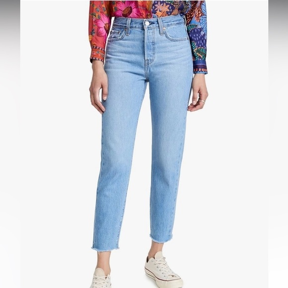 NWT Levi's Premium Wedgie Icon Fit Jeans in Medium Blue‎ Size 25 - Picture 1 of 14